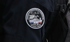 Plusieurs plaintes, dont une pour "actes de torture", ont été déposées contre une compagnie de policiers opérant en Seine-Saint-Denis, déjà touchée par plusieurs scandales ces dernières années et dont la dissolution avait été annoncée ( AFP / Ludovic MARIN )