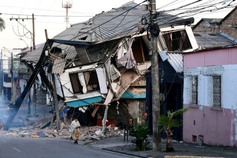 Une maison effondrée à Pereira, en Colombie, le 11 août 2026 ( AFP / Jaime SALDARRIAGA )