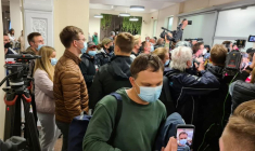 LA BIÉLORUSSIE FORCE UN AVION À ATTERRIR POUR ARRÊTER UN OPPOSANT