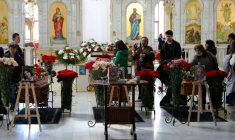 Funérailles, le 27 avril 2022 à Odessa, de trois Ukrainiennes: Kira Glodan, âgée de 3 mois, sa mère Valeria, 28 ans, et sa grand-mère Lioudmyla, tuées le 23 avril 2022 par un missile russe  ( AFP / Oleksandr GIMANOV )