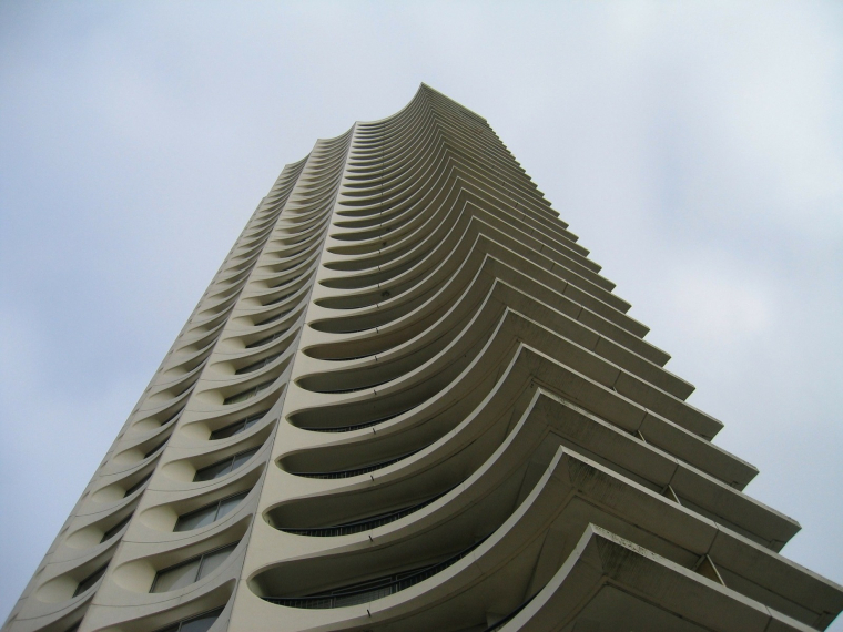 Le supplément de loyer de solidarité, ou « surloyer », est déterminé en fonction du nombre de personnes logées, du type de logement occupé et des revenus fiscaux de référence de l'ensemble de ces personnes. (Pixabay / ludo38)
