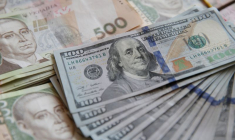 L'UKRAINE DÉVALUE SA MONNAIE DE 25% PAR RAPPORT AU DOLLAR