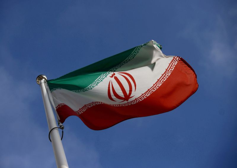 Le drapeau iranien flotte devant le siège de l'Agence internationale de l'énergie atomique à Vienne.