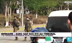 Birmanie : Aung San Suu Kyi au tribunal pour la première fois