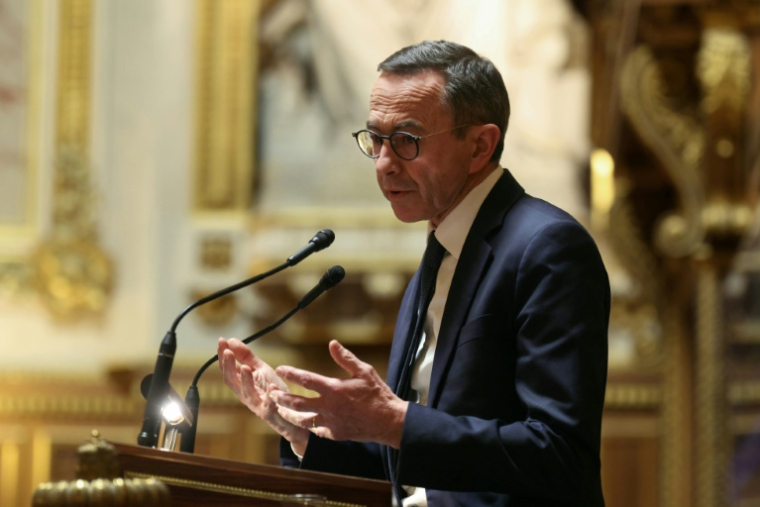 Bruno Retailleau s'exprime au Sénat lors de l'examen du projet de loi sur l'aide à mourir le 20 janvier 2026 à Paris ( AFP / Alain JOCARD )