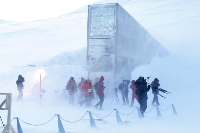 Vue de l'entrée la Réserve mondiale de semences du Svalbard, lors de son inauguration officielle, le 26 février 2008 ( SCANPIX NORWAY / Larsen, Hakon Mosvold )