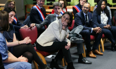 Amélie Oudea-Castera et Gabriel Attal, lors d'une visite au collège Saint-Exupery, à Andrésy, au nord-ouest de Paris