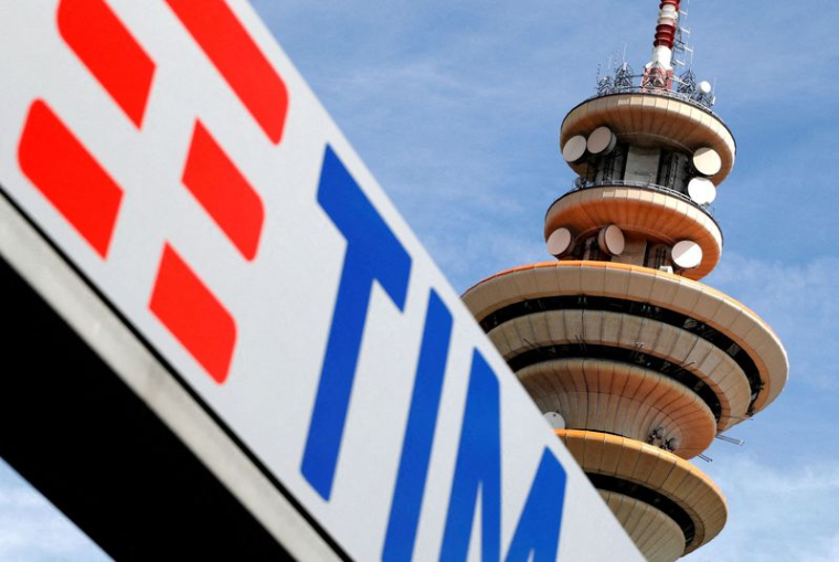 TELECOM ITALIA RECULE À MILAN APRÈS UN NOUVEL AVERTISSEMENT SUR RÉSULTATS
