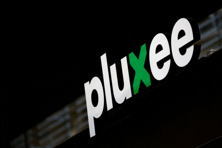 Logo de Pluxee au siège social de l'entreprise à Paris