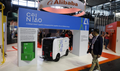 Un véhicule autonome de livraison présenté sur le stand d'Alibaba lors du salon VivaTech à Paris, le 14 juin 2023. ( AFP / LUDOVIC MARIN )