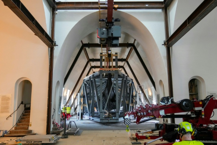 L'Oseberg, embarcation viking vieille de 1.200 ans, lors de la préparation de son transfert dans une annexe spécialement construite du Musée de l'Age viking d'Oslo, le 1er septembre 2025 ( NTB / Fredrik Varfjell )