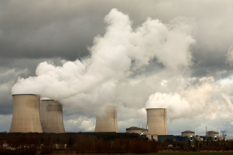 Tours de refroidissement et réacteurs de la centrale nucléaire d'Électricité de France (EDF) à Cattenom