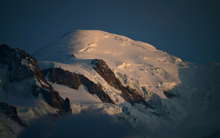 Le mont Blanc a gagné près de deux mètres en épaisseur de glace depuis 2023 pour s'établir à 4.807,47 mètres ( AFP / Emmanuel DUNAND )