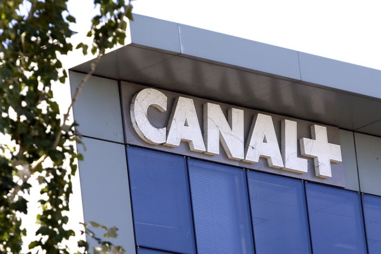 Logo de Canal Plus à son siège à Boulogne-Billancourt