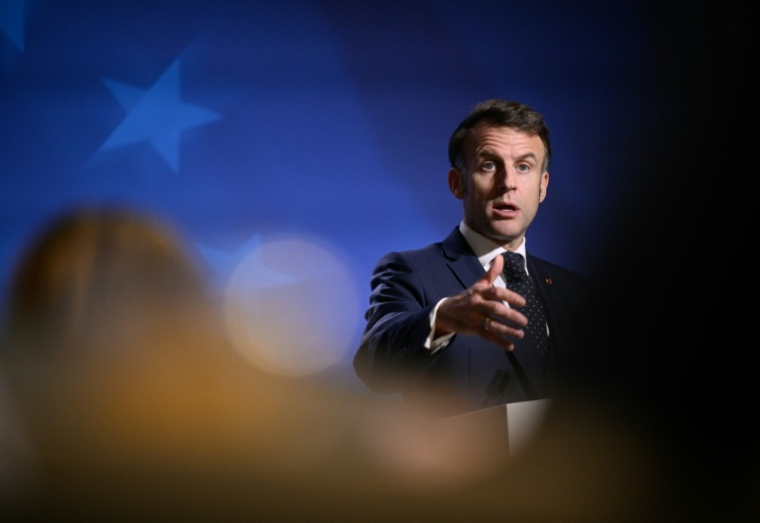 Emmanuel Macron s'exprime lors d'une conférence de presse après la réunion du Conseil européen à Bruxelles, en Belgique, le 19 décembre 2025 ( AFP / JOHN THYS )