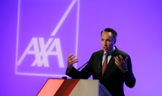 Thomas Buberl, PDG de l'assureur français AXA, prend la parole lors de la présentation des résultats annuels 2017 de la société à Paris