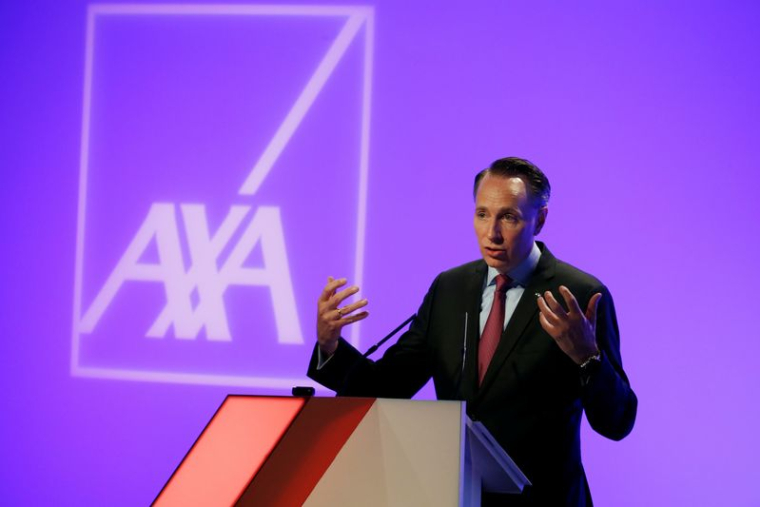 Thomas Buberl, PDG de l'assureur français AXA, prend la parole lors de la présentation des résultats annuels 2017 de la société à Paris