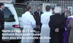 Le monde du cinéma et une foule d'admirateurs disent adieu à Nathalie Baye