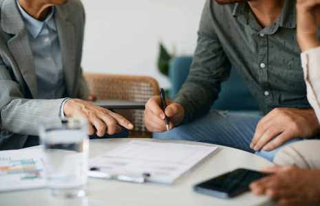 Jusqu'à quel âge peut-on souscrire une assurance vie ? / iStock.com - Drazen Zigic