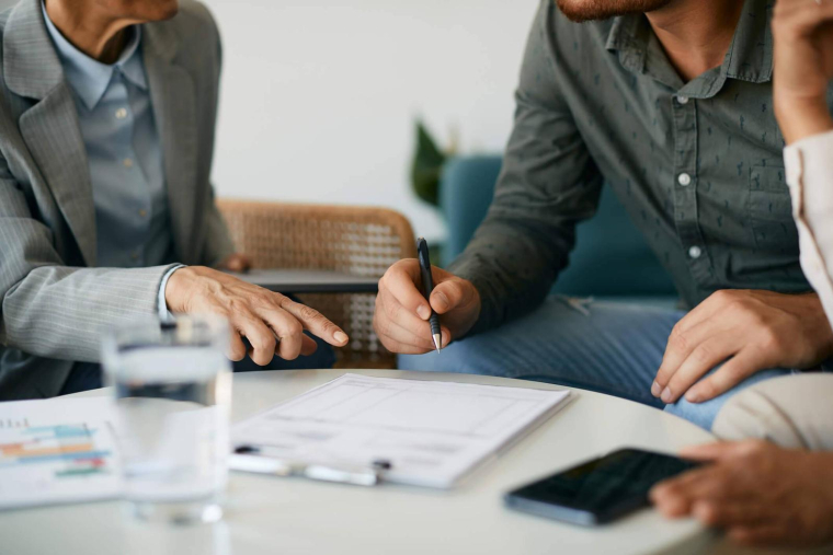 Jusqu'à quel âge peut-on souscrire une assurance vie ? / iStock.com - Drazen Zigic