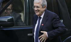 LE PRÉSIDENT D'UNICREDIT N'EXCLUT PAS UN SAUVETAGE DE CARIGE PAR LES BANQUES
