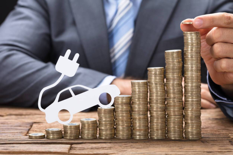 Une taxe au kilomètre pour les voitures électriques est-elle inévitable, et combien pourrait-elle coûter ? / iStock.com - AndreyPopov
