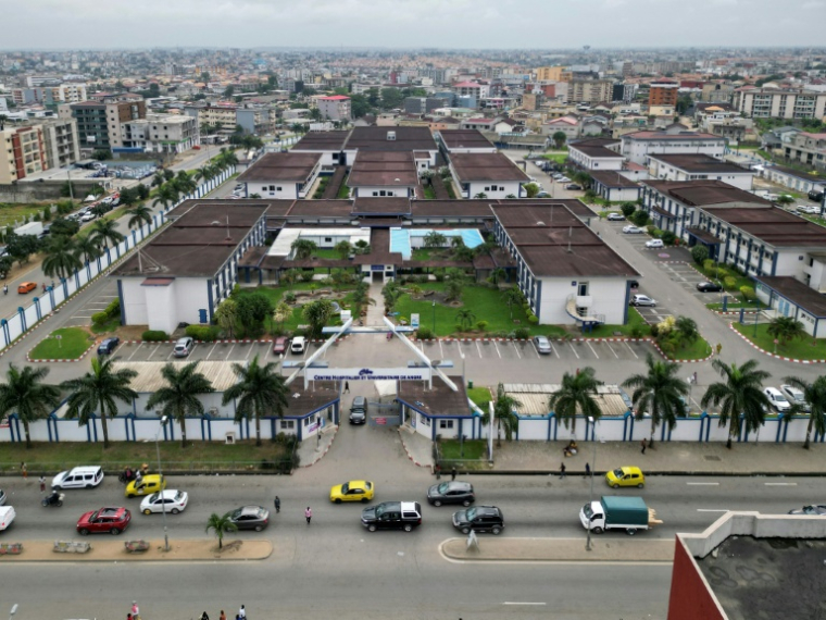 Vue aérienne du Centre hospitalier universitaire (CHU) d'Angre, à Abidjan, le 31 juillet 2025 ( AFP / Issouf SANOGO )