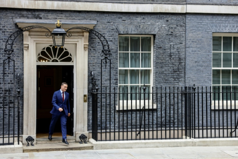 Le ministre britannique de la Santé, Wes Streeting, quitte le 10 Downing Street après une rencontre avec le Premier ministre Keir Starmer, le 13 mai 2026 à Londres ( AFP / Brook Mitchell )