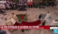 Charles III et Camilla font leur entrée dans l'abbaye de Westminster devant 2 300 invités