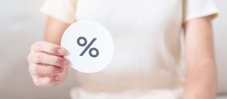 Avec la baisse de l'inflation et une légère remontée des taux d'intérêt, quel rendement peut-on espérer pour les placements sans risque en 2025 ? (Crédit photo : Shuterstock)