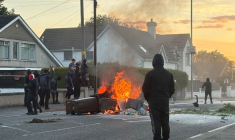 Manifestation anti-immigrés après l'attaque au couteau du 8 juin qui a gravement blessé un homme et incité la police à déclarer un incident critique, à Belfast