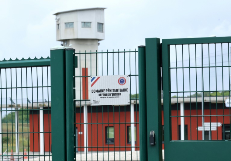 L'entrée de la prison de haute sécurité de Vendin-le-Vieil, le 22 juillet 2025 dans le Pas-de-Calais ( AFP / FRANCOIS LO PRESTI )