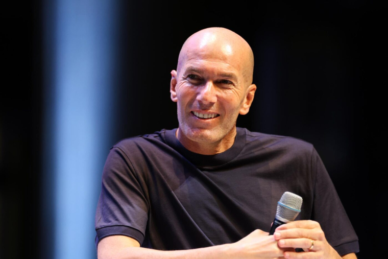 Zinédine Zidane remet une pièce dans la machine des Bleus