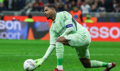 Mike Maignan prend le brassard du Milan et entre dans les livres d'histoire