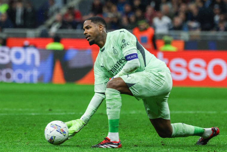 Mike Maignan prend le brassard du Milan et entre dans les livres d'histoire