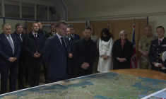 Macron et Zelensky visitent les bureaux de la "coalition des volontaires"