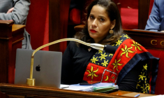La députée de Mayotte Estelle Youssouffa, membre du petit groupe indépendant Liot (Libertés, Indépendants, Outre-mer, Territoires), à l'Assemblée nationale Paris, le 10 janvier 2025 ( AFP / Ludovic MARIN )