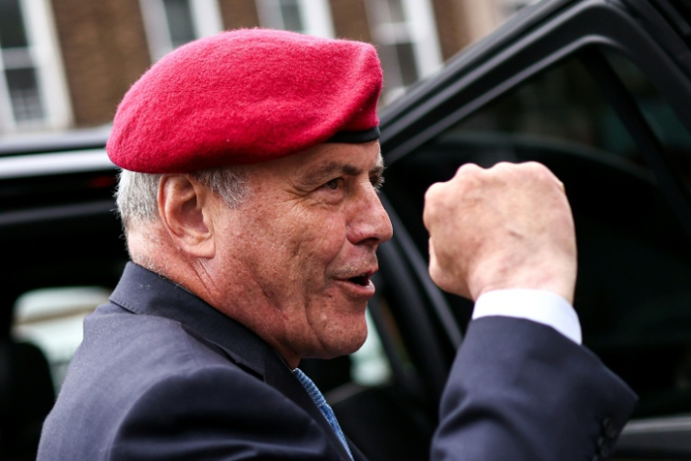 Le candidat républicain à la mairie de New York Curtis Sliwa, en campagne dans le quartier de Brooklyn, le 11 octobre 2025. ( AFP / CHARLY TRIBALLEAU )