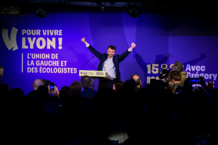 Le maire de Lyon, Grégory Doucet, lors de sa campagne pour sa réélection, en vue des élections municipales de 2026 à Lyon, le 17 janvier 2026 ( AFP / OLIVIER CHASSIGNOLE )
