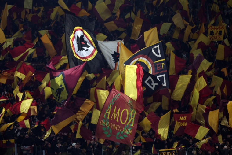 Une centaine d'ultras romains interpellés à Nice