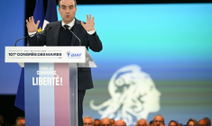 Le Premier ministre Sébastien Lecornu au 107e congrès de l'Association des maires de France (AMF), à Paris, le 20 novembre 2025 ( POOL / Bertrand GUAY )