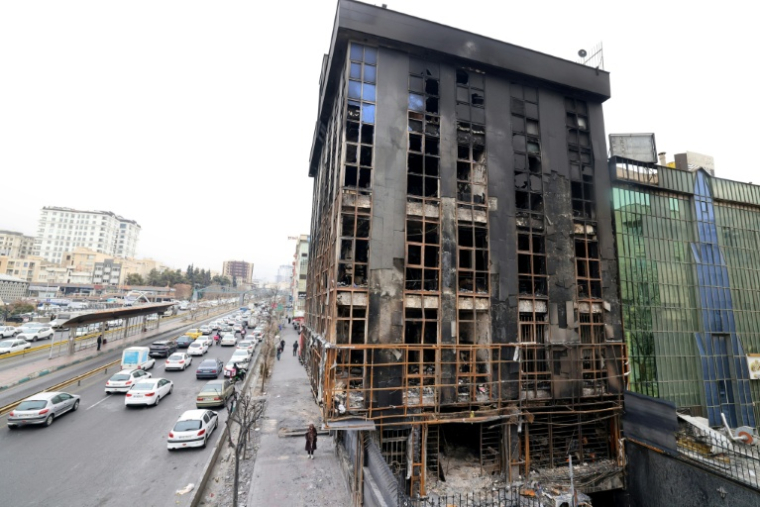 Un bâtiment incendié et détruit lors des manifestations à Téhéran, le 19 janvier 2026 en Iran ( AFP / ATTA KENARE )