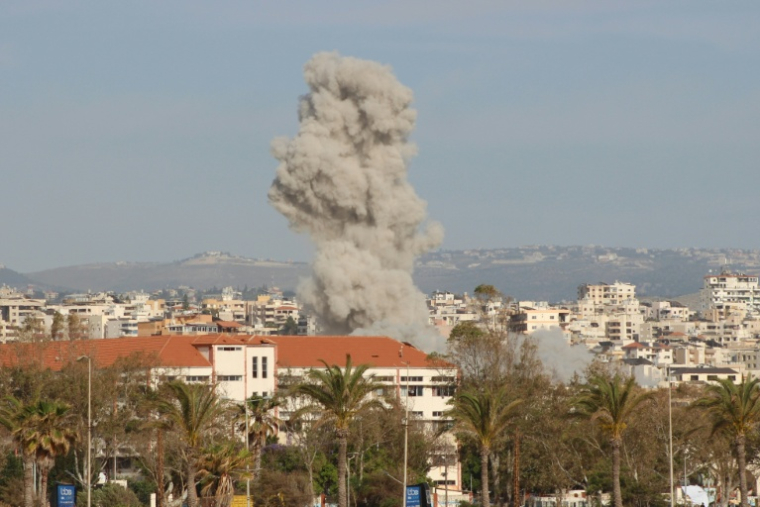 Une frappe aérienne israélienne sur le village de Burj el-Shmali, le 19 mai 2026 dans le sud du Liban ( AFP / KAWNAT HAJU )