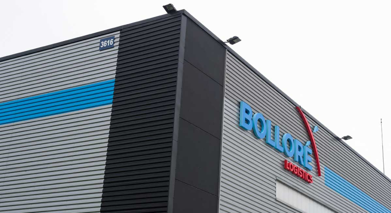 Vincent Bolloré vient de faire le choix d’une offre publique d’achat simplifiée (OPAS) sur la société cotée éponyme. (© AFP)