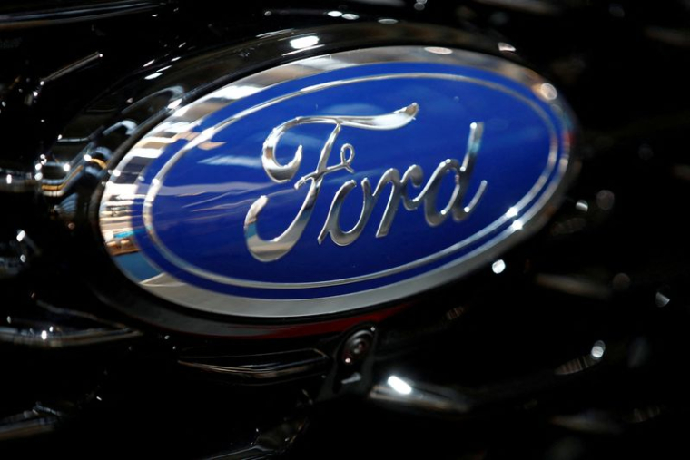 Une insigne Ford
