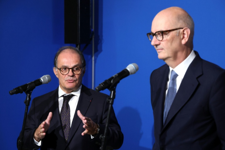 Le gouverneur de la Banque de France Emmanuel Moulin et le ministre de l'Economie Roland Lescure, lors d'une conférence de presse à Paris, le 15 septembre 2026 ( AFP / Ludovic MARIN )