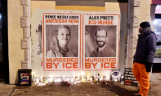 Des portraits de Renee Nicole Good et d'Alex Pretti, tués par balle par des agents de la police de l'immigration, lors d'une veillée aux chandelles à Minneapolis, dans le Minnesota, le 28 janvier 2026 ( AFP / Octavio JONES )