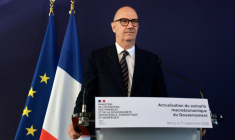 Conférence de presse du ministre français des Finances, Jean-Pierre Lescure, à Paris, pour faire le point sur les prévisions de croissance et de déficit.