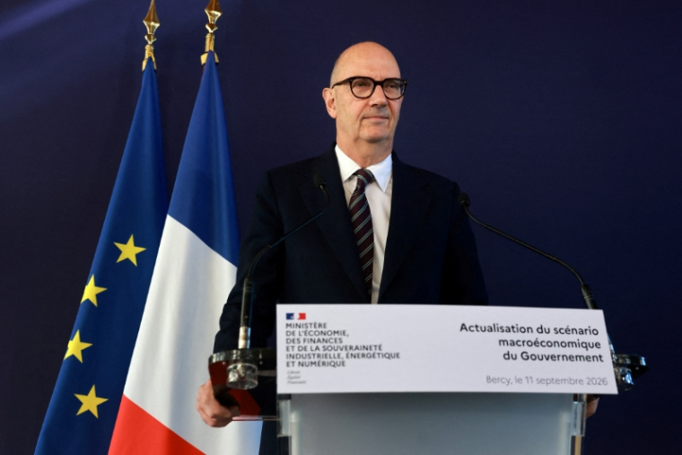 Conférence de presse du ministre français des Finances, Jean-Pierre Lescure, à Paris, pour faire le point sur les prévisions de croissance et de déficit.