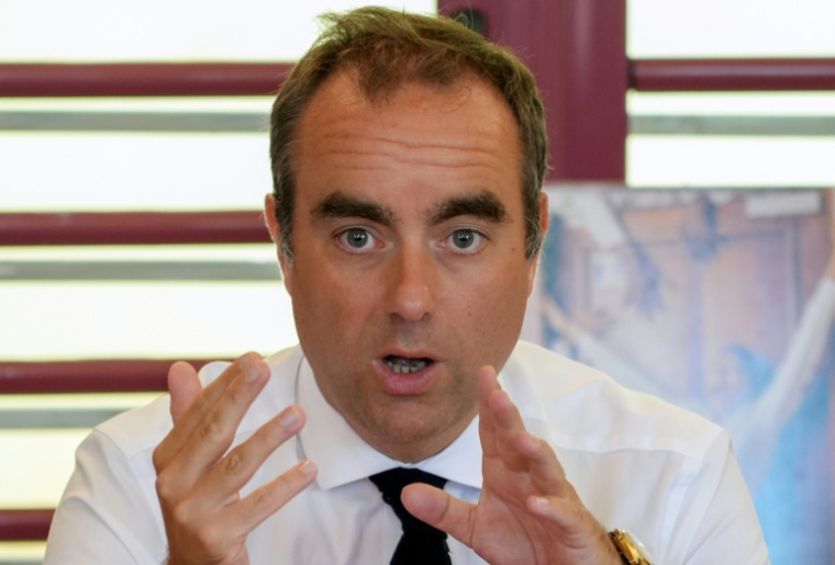 Le Premier ministre Sébastien Lecornu le 27 août 2026 à Mamoudzou, à Mayotte ( AFP / Marine Gachet )